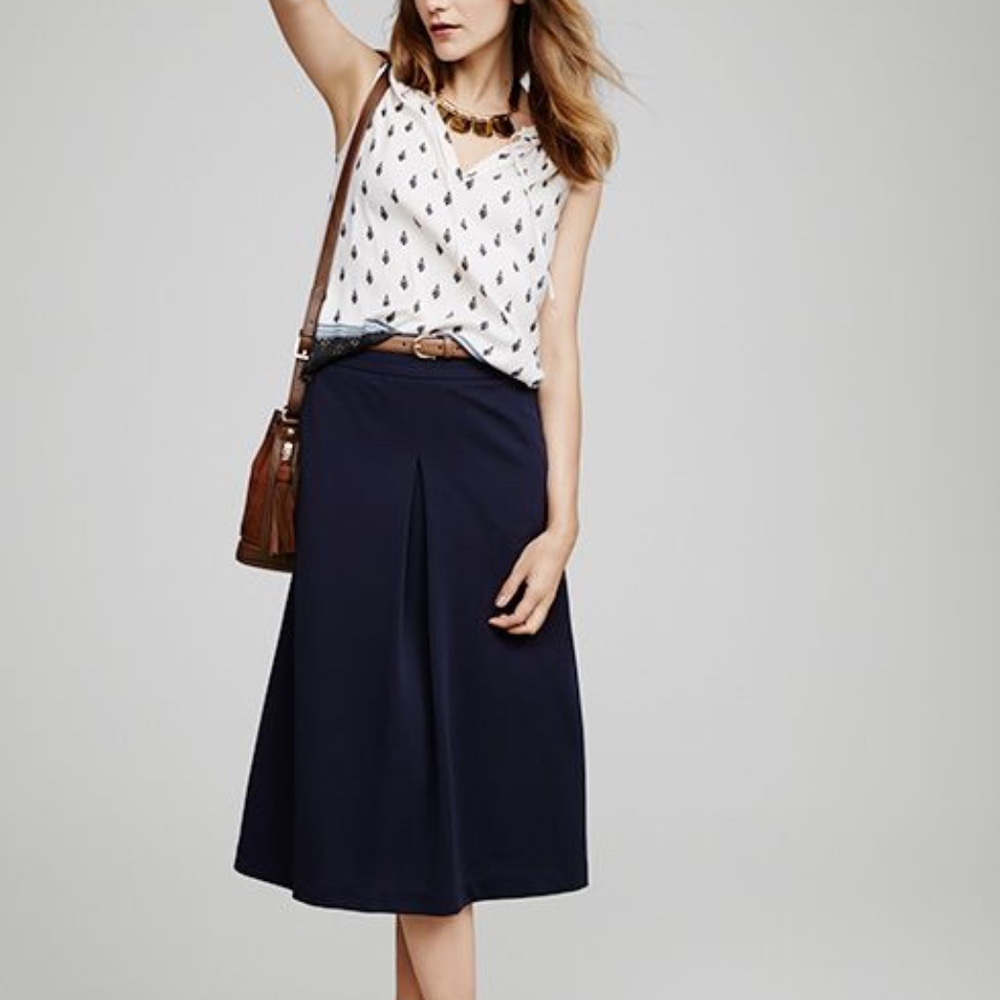 Ann Taylor blue pleat front midi skirt | Like New